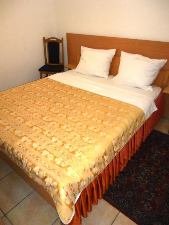 Hotel Pelikan Вирпазар Экстерьер фото